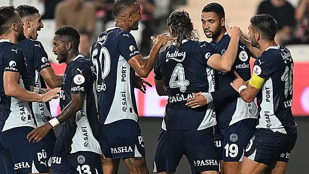 Antalyaspor'un sahasındaki yenilmezliğine Fenerbahçe son verdi
