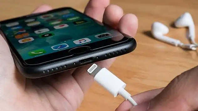 Apple, iPhone'lardaki şarj soketi USB-C'ye çevirecek