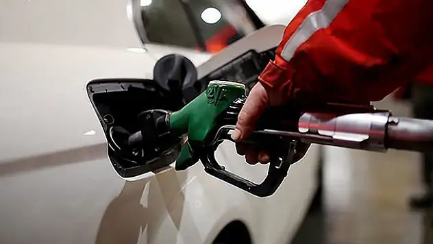 Araç sahipleri dikkat! - Benzine indirim geliyor!