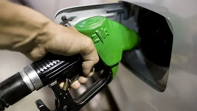 Araç sahipleri Müjde! - Benzine indirim geliyor