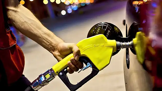 Araç sahipleri müjde - Benzine indirim geliyor!