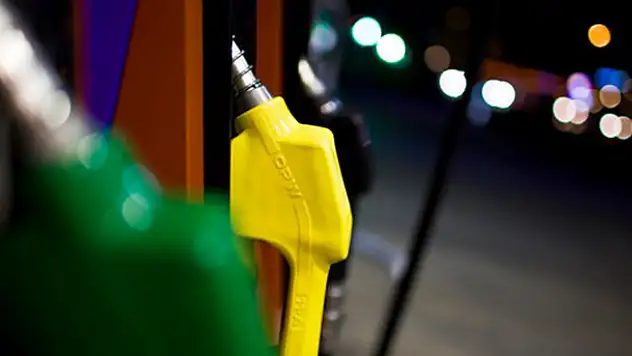 Araç sahiplerine müjde! Benzine bir indirim daha!