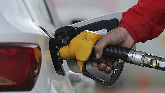Aracı olanlar dikkat! Benzine 19 kuruş zam geliyor
