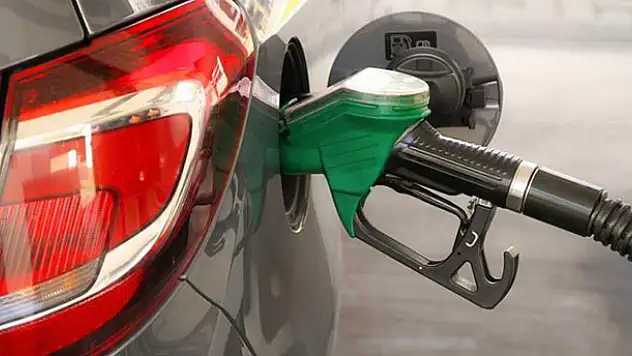 Aracı olanları sevindirecek gelişme! Benzine indirim geliyor