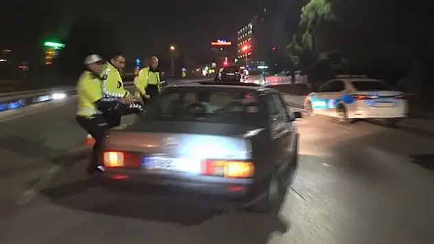 Aracını polisin üzerine sürdü, 'Eşimle boşanma aşamasındayım´ diyerek kendini savundu
