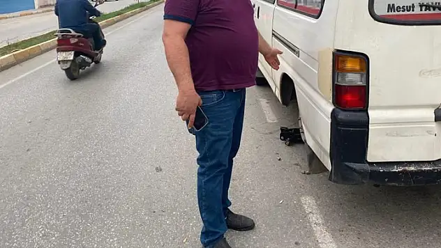 Araçların lastiklerine dadanan adam mahalleliyi canından bezdirdi! 