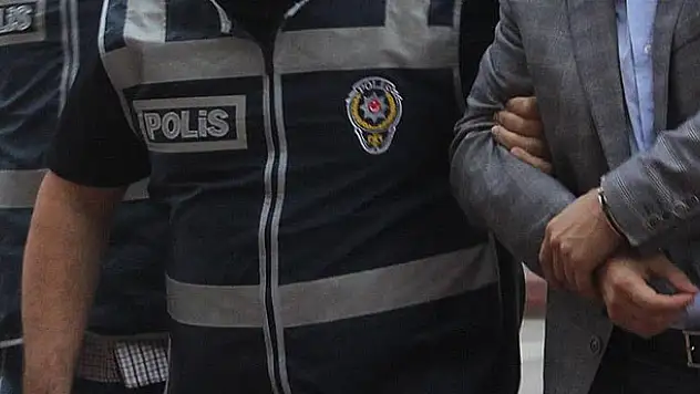Aranan zanlı sahte pasaportla yakalandı