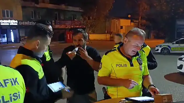 Aranması olan şüpheli polis uygulamasında kardeşinin kimliğini vererek kurtulmaya çalıştı