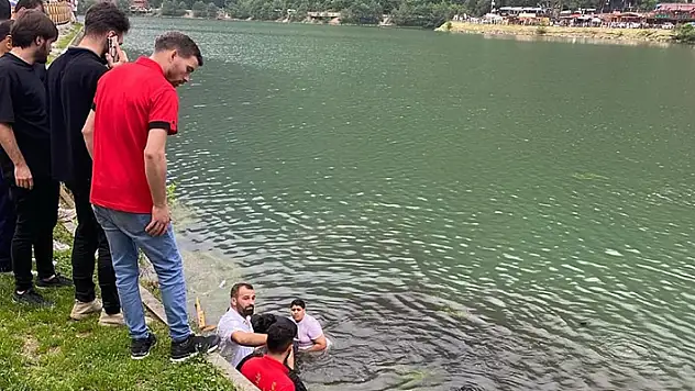 Arap turistler, golf aracıyla Uzungöl'e düştü
