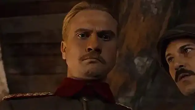 Aras Bulut İynemli'ye Atatürk makyajı nasıl yapıldı?
