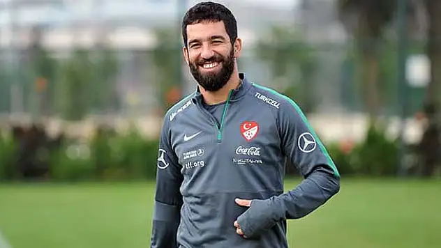 Arda Turan'dan Van Persie'ye gönderme