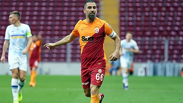 Arda Turan futbola veda etti
