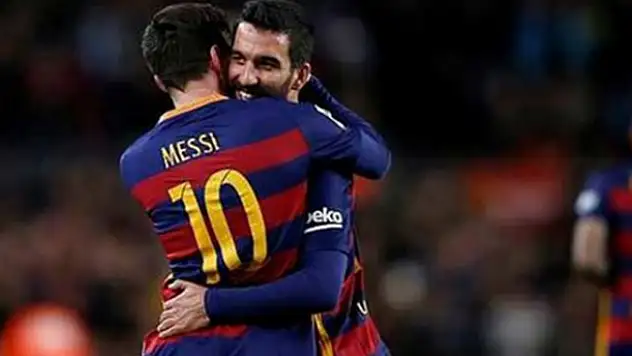 Arda Turan, Messi'ye İslam'ı öğretiyor