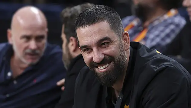 Arda Turan sahalara dönüyor