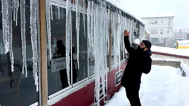 Ardahan buz kesti, Çıldır'da dereceler eksi 32'yi gösterdi

