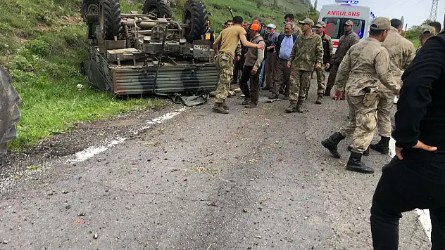 Ardahan'da askeri araç devrildi: 4 yaralı
