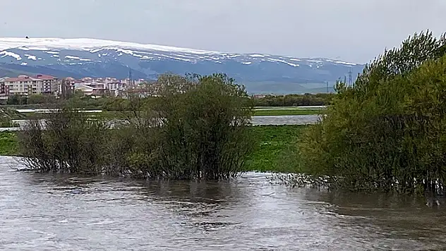 Ardahan'da dağlar yeniden beyaza büründü
