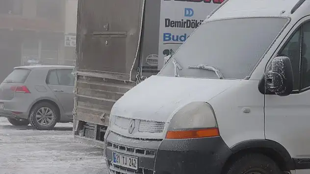 Ardahan eksi 18,6 derece ile buz tuttu
