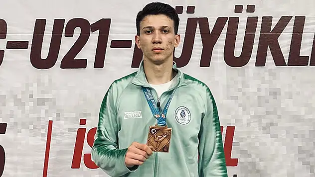 Arif Buğdaycı üçüncülük ile döndü