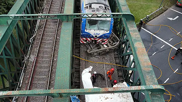 Arjantin'de yolcu treni boş trene çarptı: 90 yaralı
