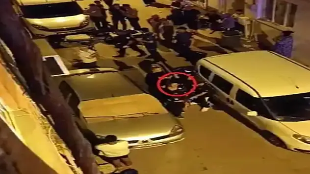Arkadaşını öldürüp, yaraladığı sevgilisini 21 gün boyunca evinde tutmuş