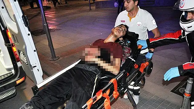 Arkadaşlar arasında bıçaklı kavga: 1 yaralı