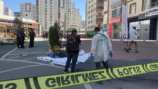 Arkadaşlık teklifini reddeden Arife öğretmene kurşun yağdırdı! Annesi 'Kızıma ne oldu?' diye feryat etti
