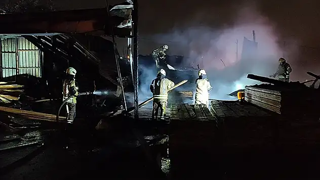 Arnavutköy'de ahşap atölyesinde yangın: 1 ölü