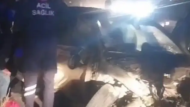 Arnavutköy'de 3 aracın karıştığı kazada 2'si ağır 9 kişi yaralandı