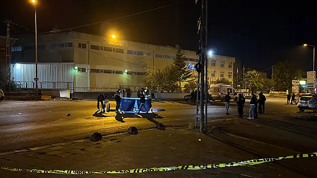 Arnavutköy'de esrarengiz cinayet: Polis yeleği giymiş şahsı vurup kaçtılar