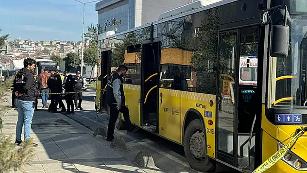 Arnavutköy'de seyir halindeki İETT otobüsünde çıkan kavgada 1 kişi hayatını kaybetti