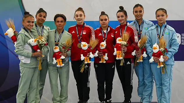 Artistik Cimnastik asimetrik paralelde zirve Türk cimnastikçilerin
