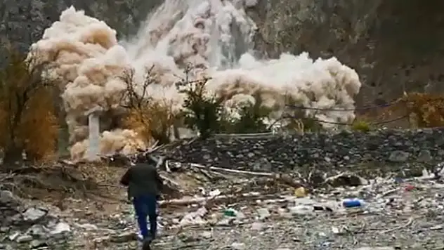 Artvin'de korkutan heyelan!