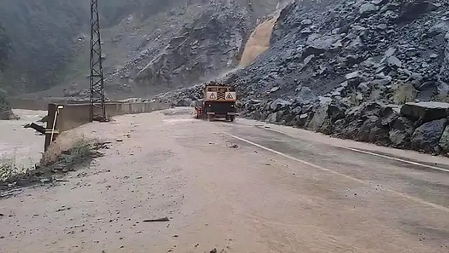 Artvin'de şiddetli yağış etkili oluyor

