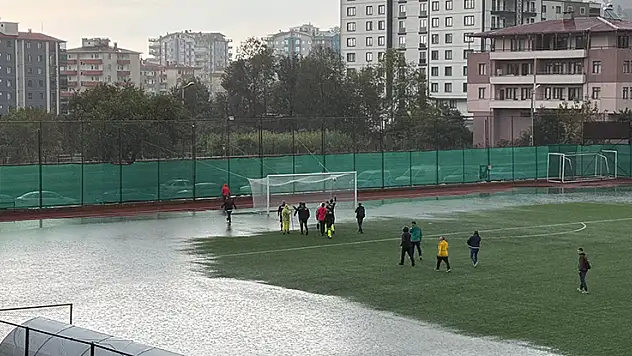 Artvin'de şiddetli yağış nedeniyle 3. Lig maçı ertelendi