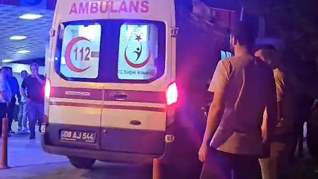 Artvin'de tur teknesi battı yaralanan 5 kişiyi balıkçılar kurtardı 
