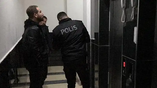 Asansör 3'üncü kattan zemine çakıldı, 11 yaşındaki çocuk yaralandı