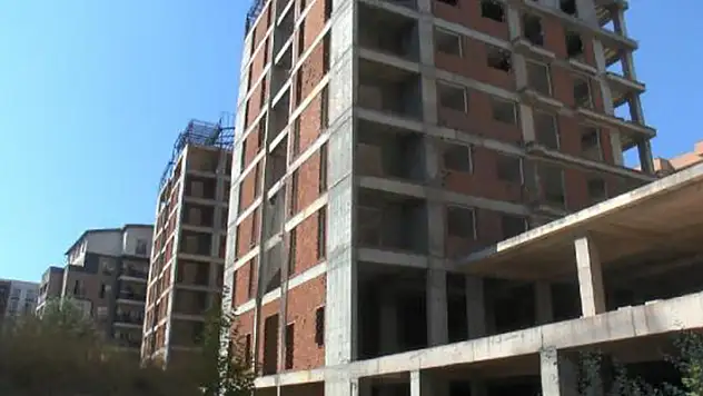 Asansör boşluğuna ittiği Yasemin'in cesedi bulunmasın diye üzerine moloz atmış
