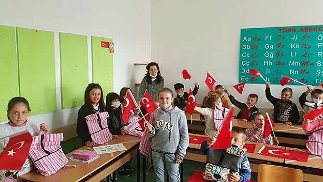 ASEM'den Kuzey Makedonyalı öğrencilere kırtasiye desteği