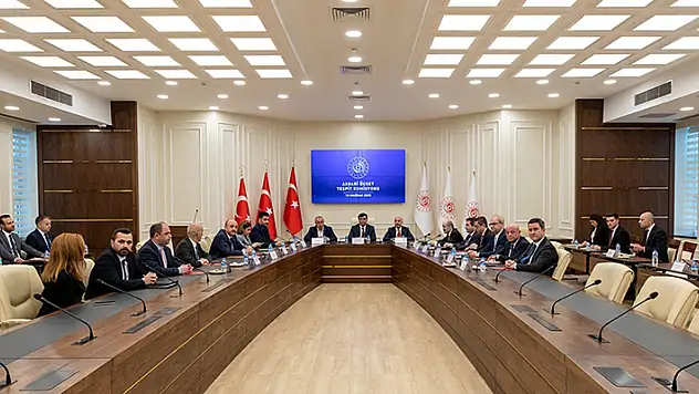 Asgari ücrete ara zam trafiği hızlandı
