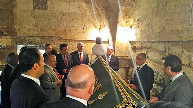 Aşıkpaşa Türbesi'ne Konya imzası