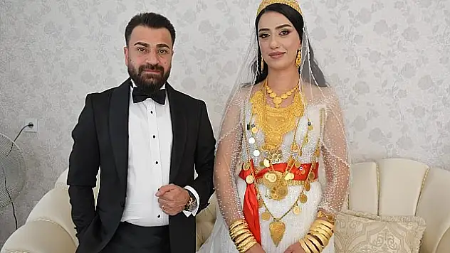 Aşiret düğünü yine gündemde: 4 kilo altın takıldı