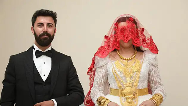 Aşiret düğününde geline 4 kilo altın, damada 6 milyon TL takıldı
