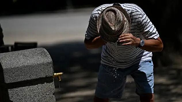 Aşırı sıcak İspanya'yı vurdu: Termometreler 45 dereceyi gördü
