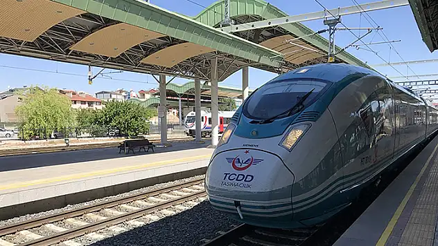 Aşırı yağış nedeniyle Ankara-Konya YHT hattındaki tren seferleri iptal edildi