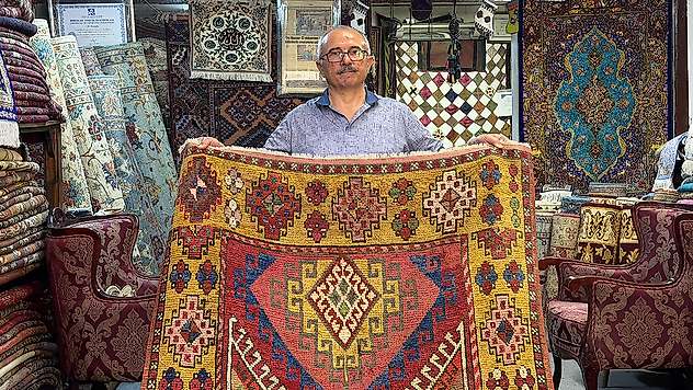 Asırlık Konya halısı 45 yıllık ustanın ellerinde