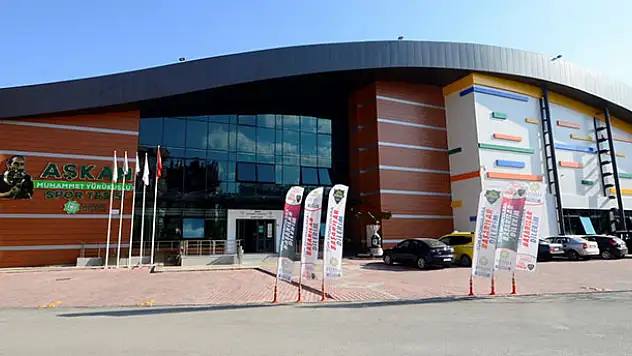 Aşkan Muhammet Yürükuslu spor tesisi ilgi çekiyor