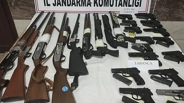 Asker eğlencesine katılan 40 kişiden cephanelik çıktı
