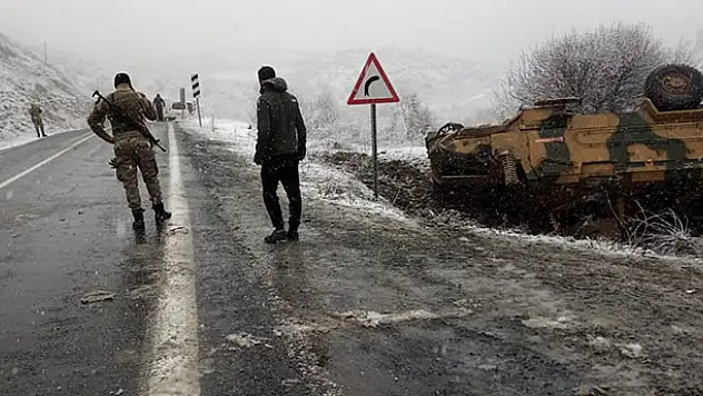 Askeri araç devrildi: 2 asker yaralı