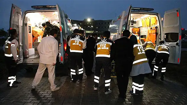 Askeri araç devrildi: 6 yaralı